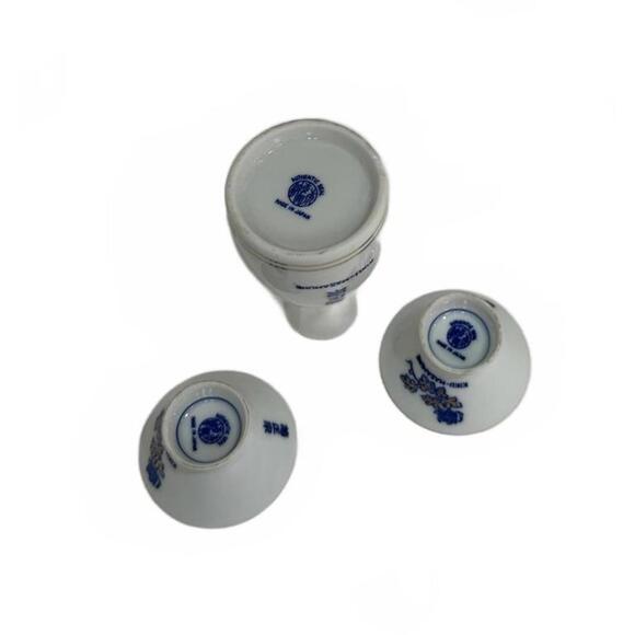 Vintage Japanese Kiku-Masamune Sake Set with Blue Floral Design - Picture 4 of 5